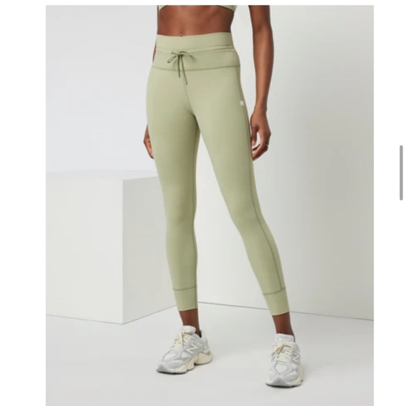 Vuori Women's Medium Daily Legging Green NWT High Rise 7/8 Insteam No-Slip - Picture 2 of 8